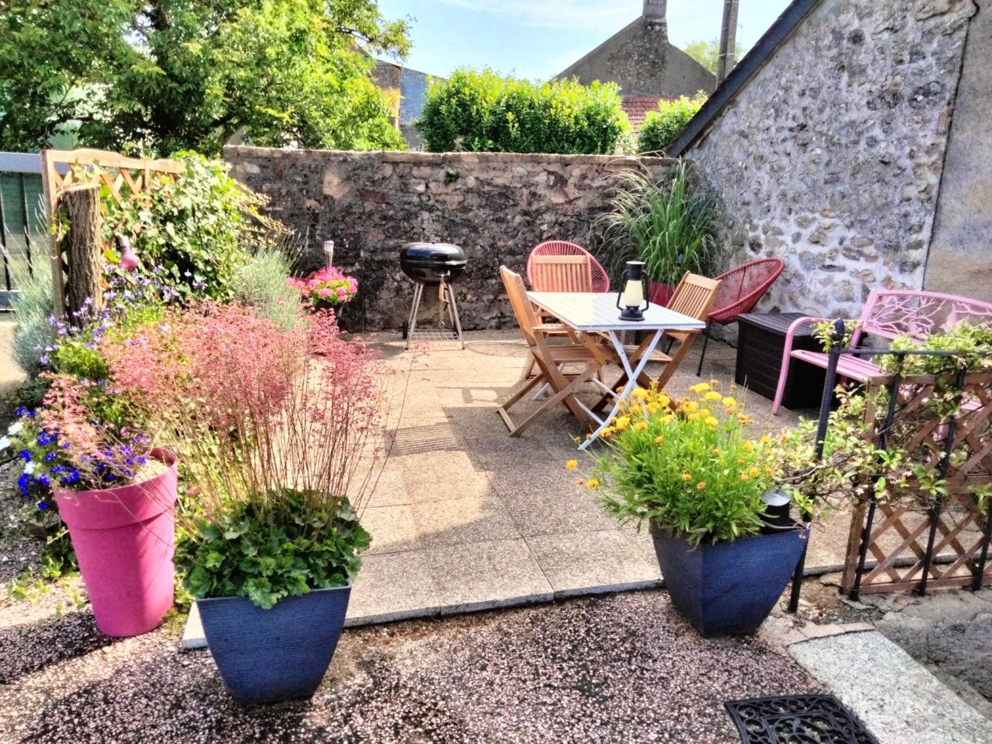 Appartement Dans Le Morvan 16 Min De L'Autoroute Beauvilliers  エクステリア 写真